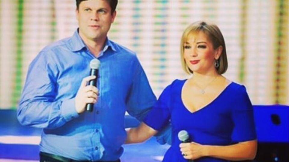 Радимов: С праздником, родная Танюша. Здоровья, красоты, настоящих поклонников твоего творчества и всегда оставаться такой же классной! Такого тебе наверняка желают все вокруг, и я присоединюсь к этому, а личное прошепчу на ушко