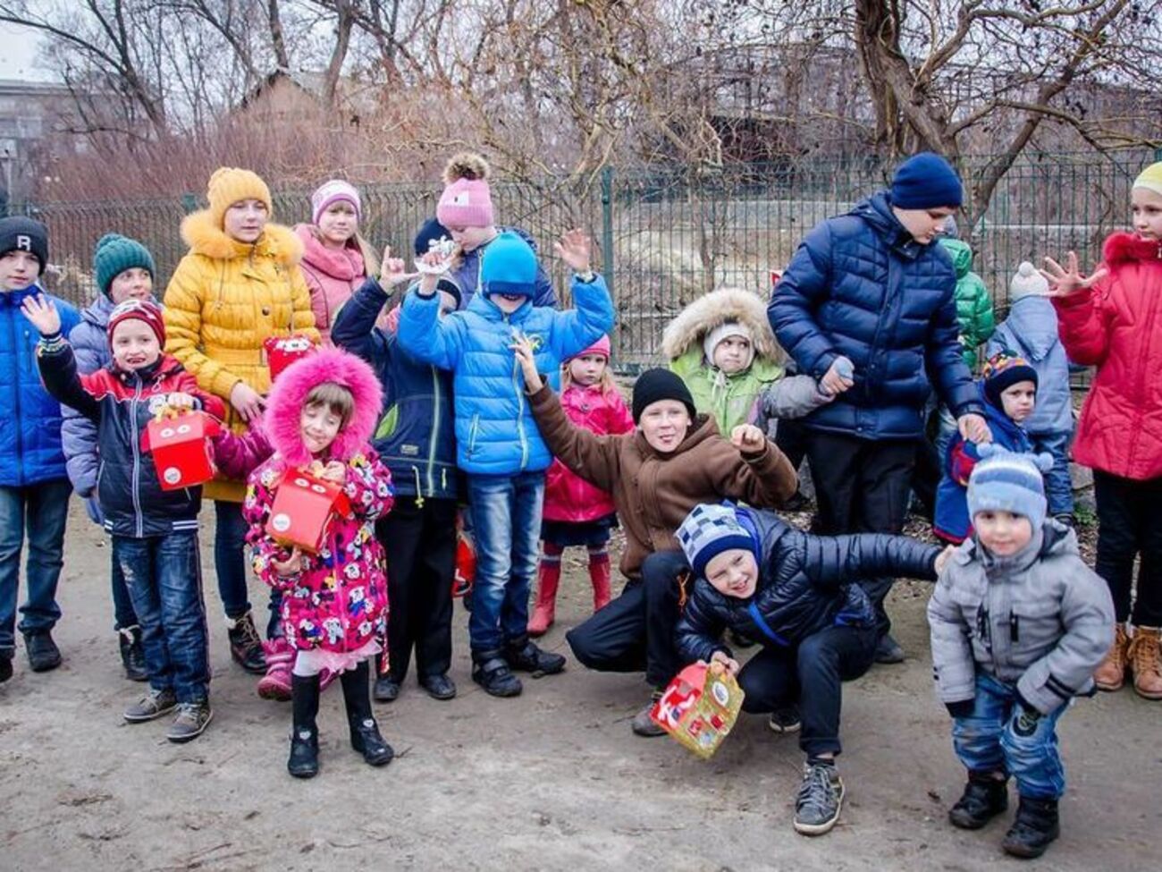 “Мой папа – герой”. В Харькове волонтеры сводили на концерт и в дельфинарий детей, чьи отцы погибли на Донбассе. Фоторепортаж