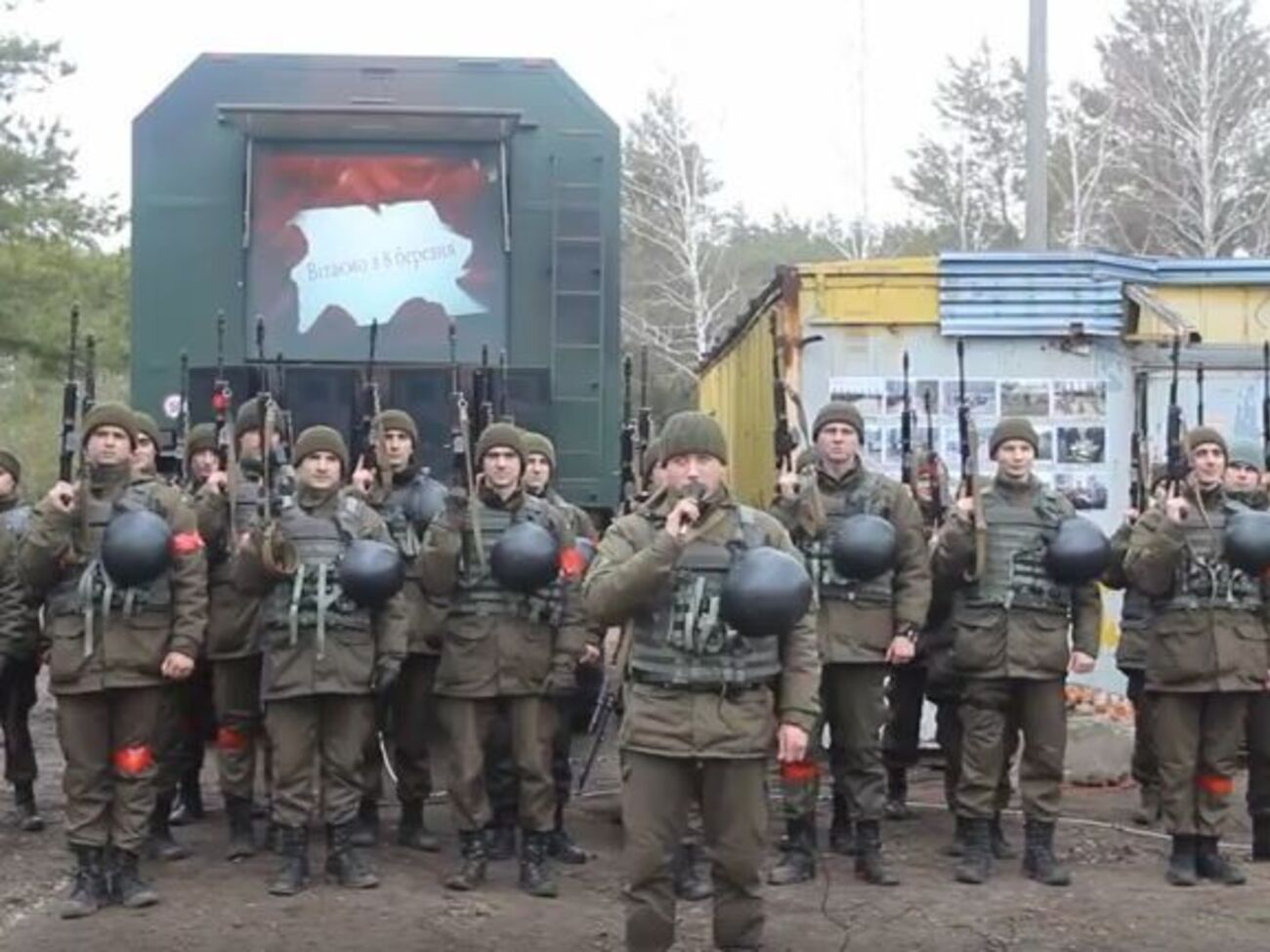 Курсанты поздравили женщин с 8 Марта песней