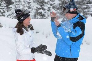 Принц Уильям и Кейт Миддлтон с детьми отправились в отпуск кататься на лыжах. Фоторепортаж