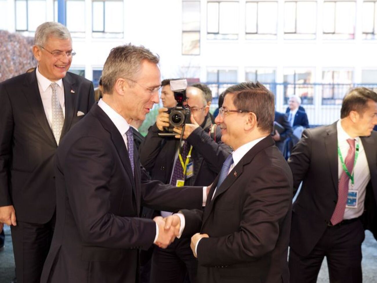 Столтенберг провел встречу с Давутоглу