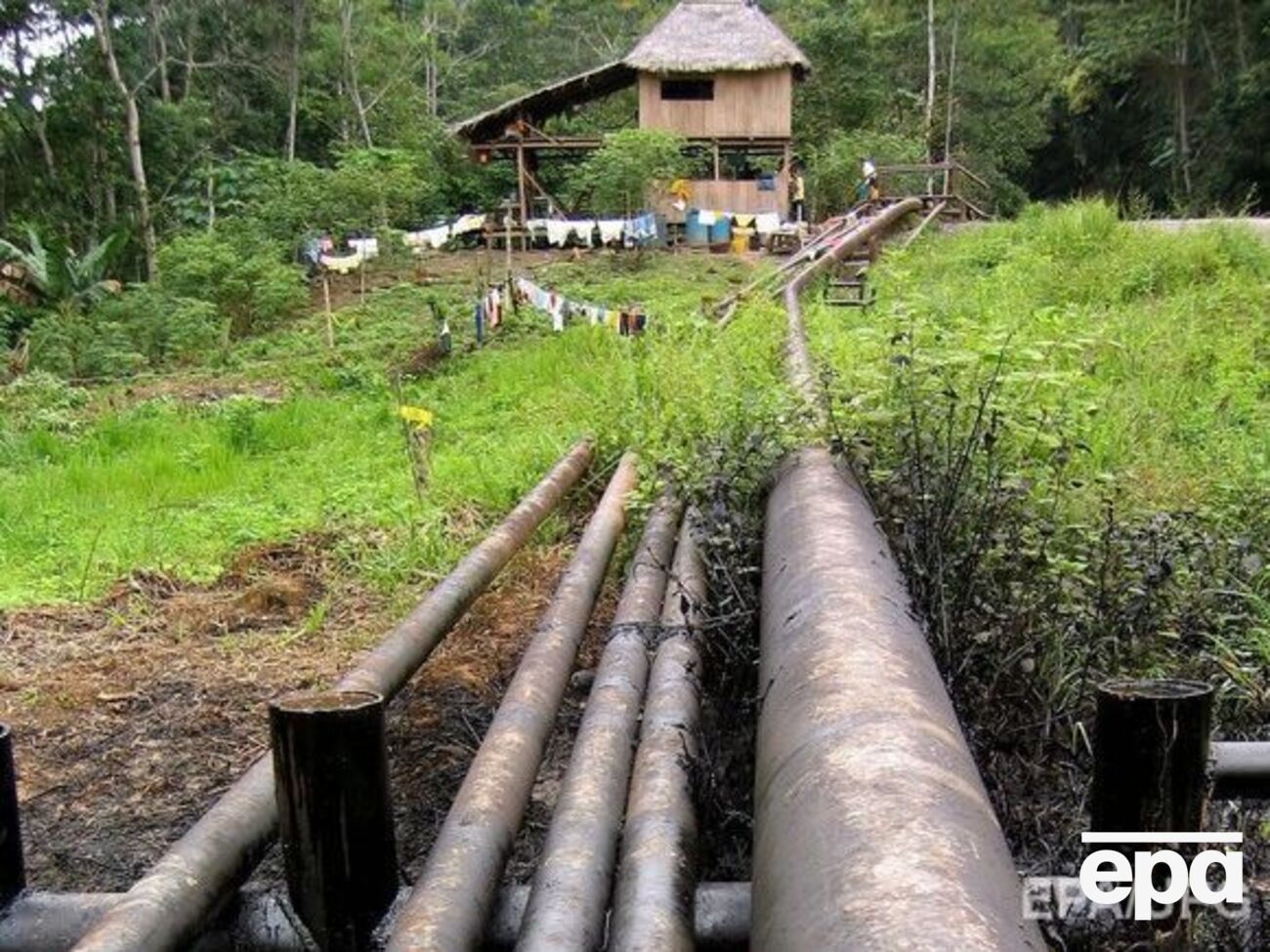 Нефть вытекла из старого трубопровода на землях индейцев