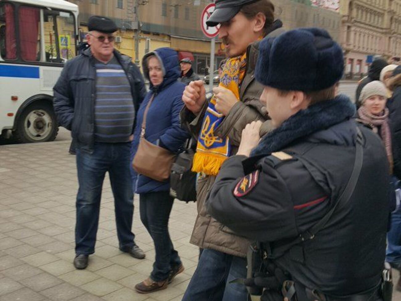 В Москве задерживают активистов, поддерживающих Савченко