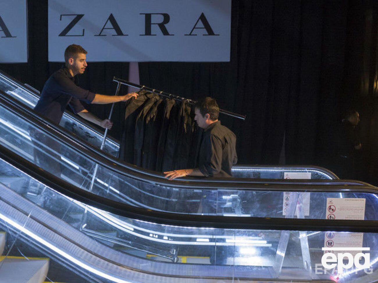 У Zara появилась линейка "бесполой одежды"