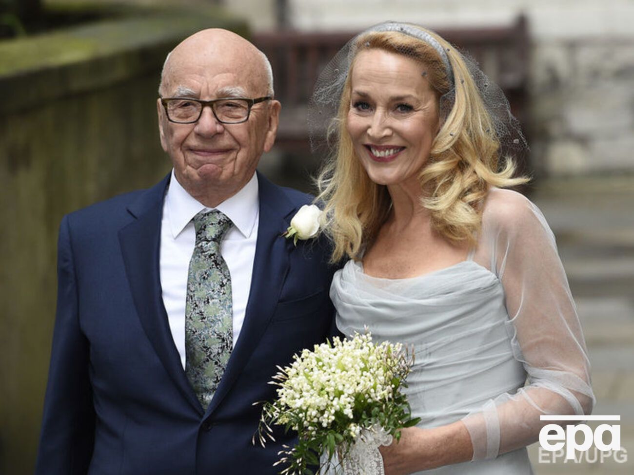 Холл стала четвертой женой Мердока