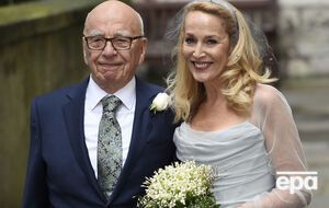 Холл стала четвертой женой Мердока