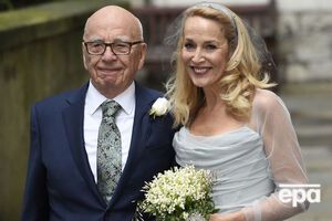 Холл стала четвертой женой Мердока