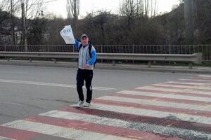 В Симферополе активисты провели серию одиночных пикетов #FreeSavchenko