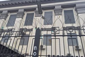 Под посольством РФ в Киеве начались беспорядки