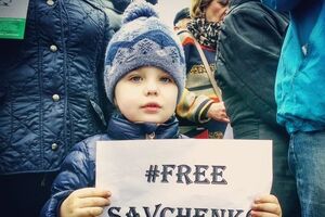 По всей Украине проходят акции в поддержку Савченко. Фоторепортаж