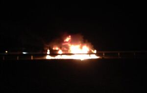 Горящий автомобиль правозащитников
