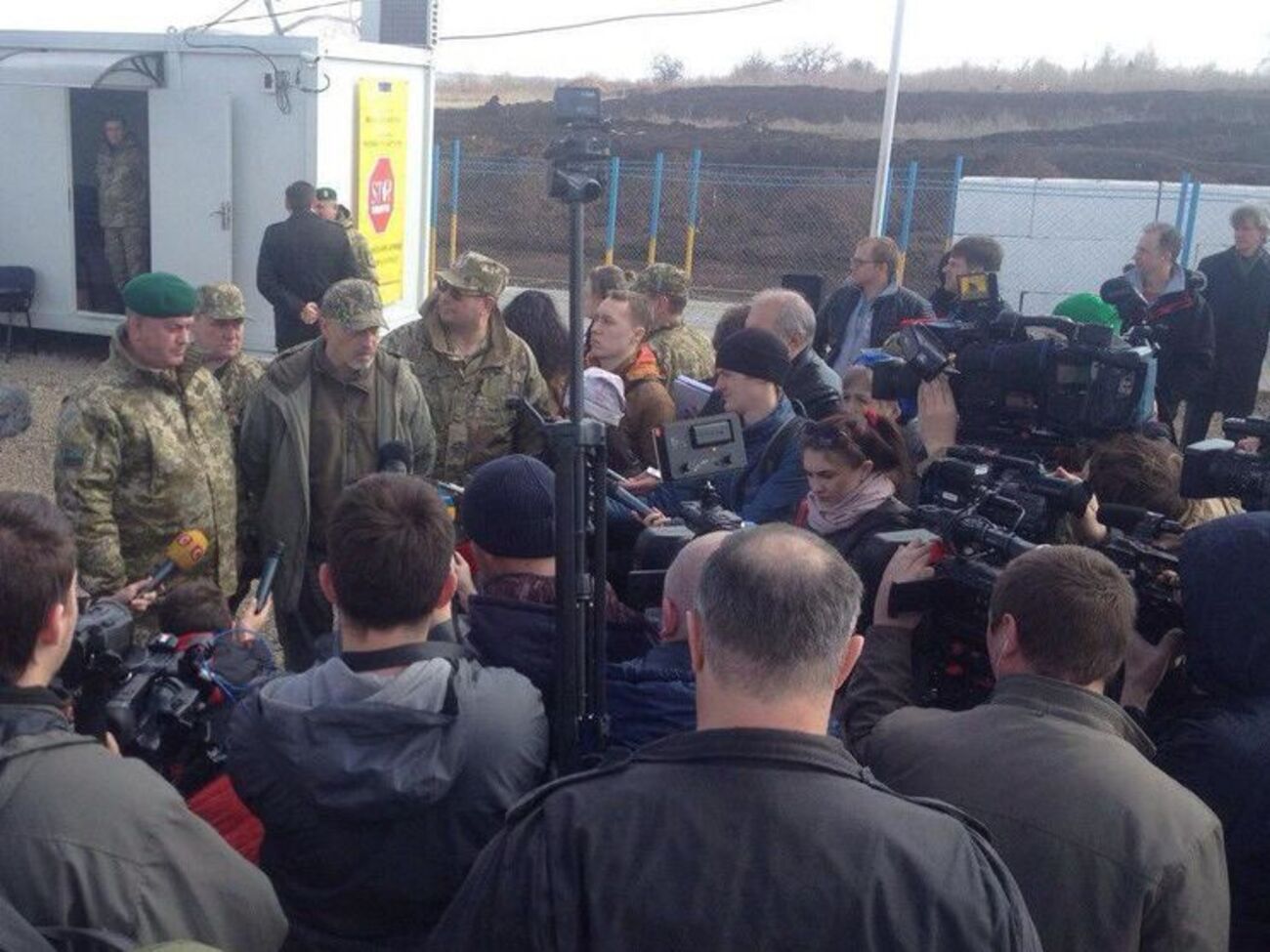 Тука рассказал, почему пункт пропуска в Золотом проработал так недолго