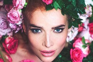 Котова: Это особая песня в моем творчестве, в ней нет спецэффектов и зажигательных танцев, но есть история