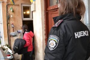 После ссоры с соседями львовянин заперся в собственной квартире, включил газ и начал курить