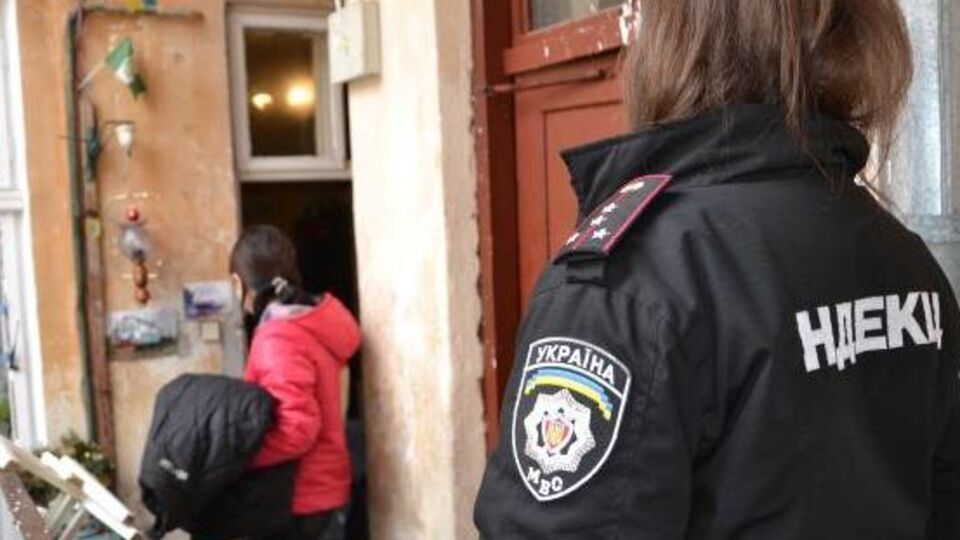 После ссоры с соседями львовянин заперся в собственной квартире, включил газ и начал курить