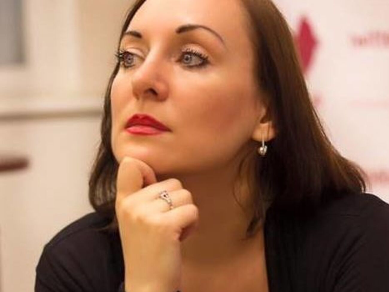 Пелевину на НТВ обвинили в том, что она сама установила скрытую камеру в спальне