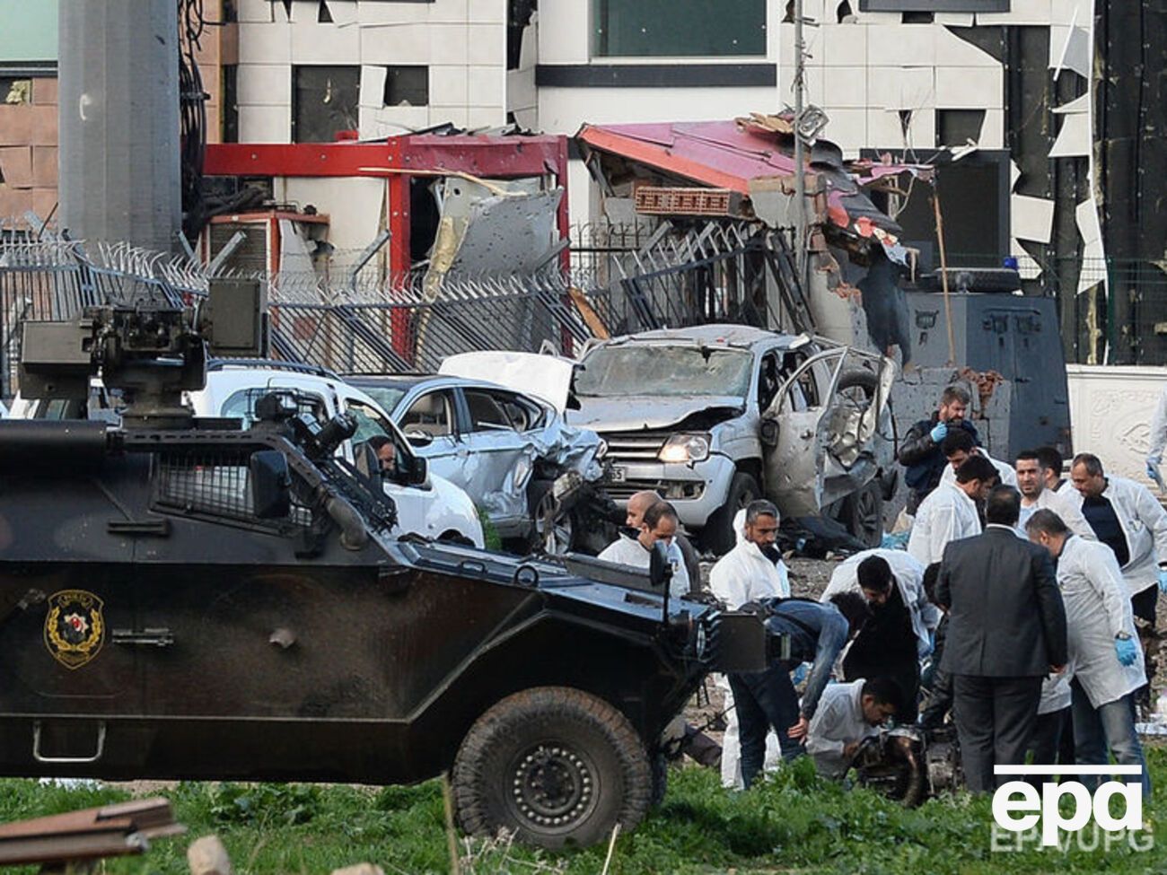 Место теракта в Диярбакыре