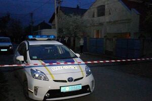 Полиция перекрыла проезд к дому, где произошло убийство