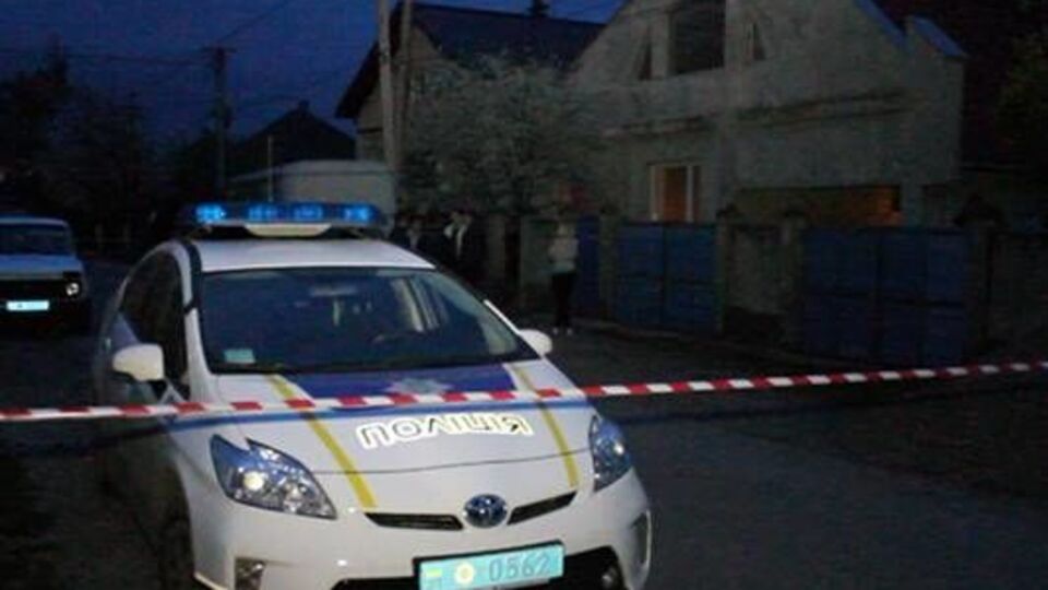 Полиция перекрыла проезд к дому, где произошло убийство