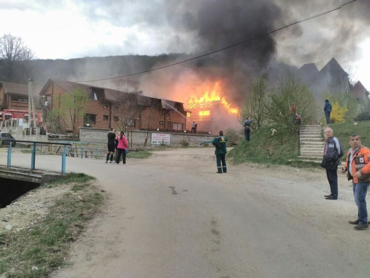 В Закарпатье сгорел отель в гостиничном комплексе