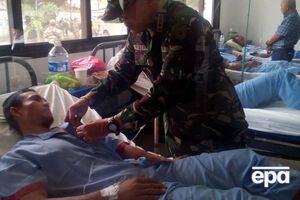 Командующий вооруженными силами Филиппин Эрнандо Ириберри наградил солдат, раненных на Басилане