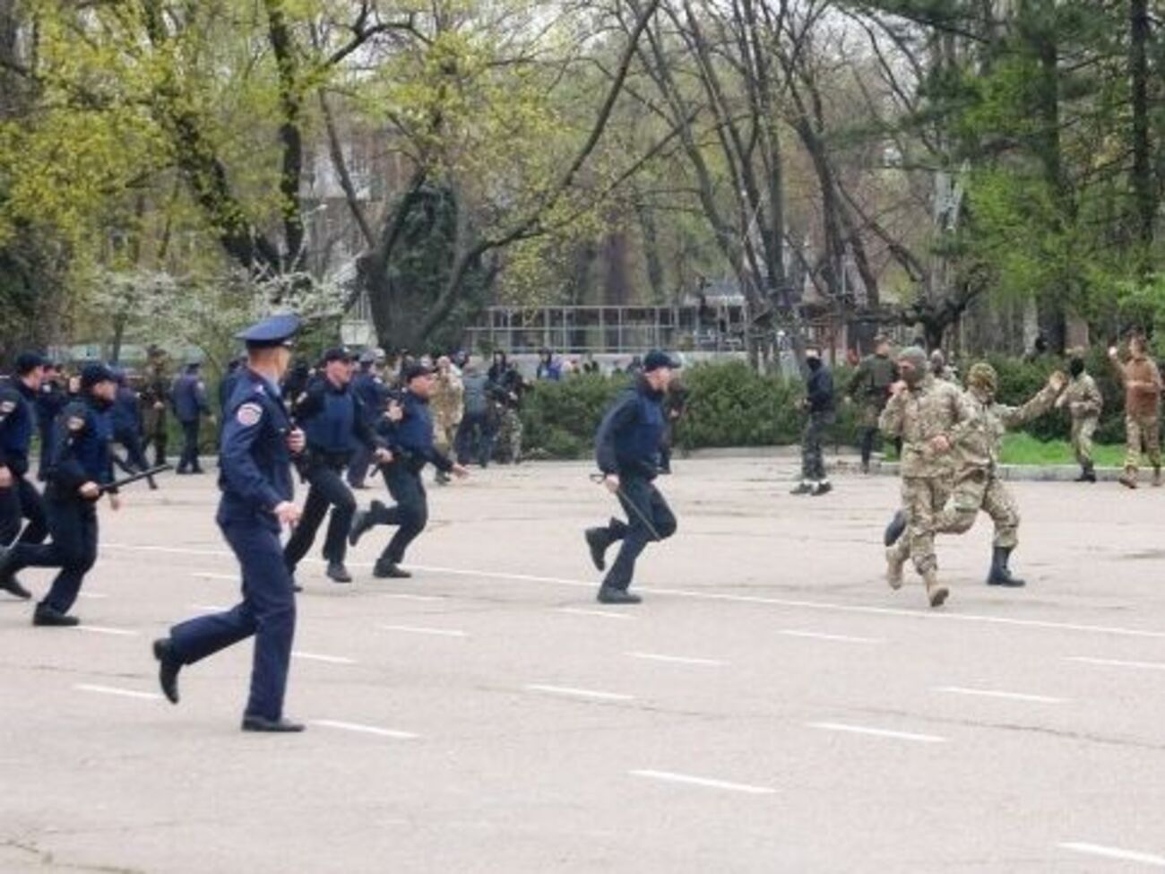 Полиция пытается предотвратить стычки на Куликовом поле