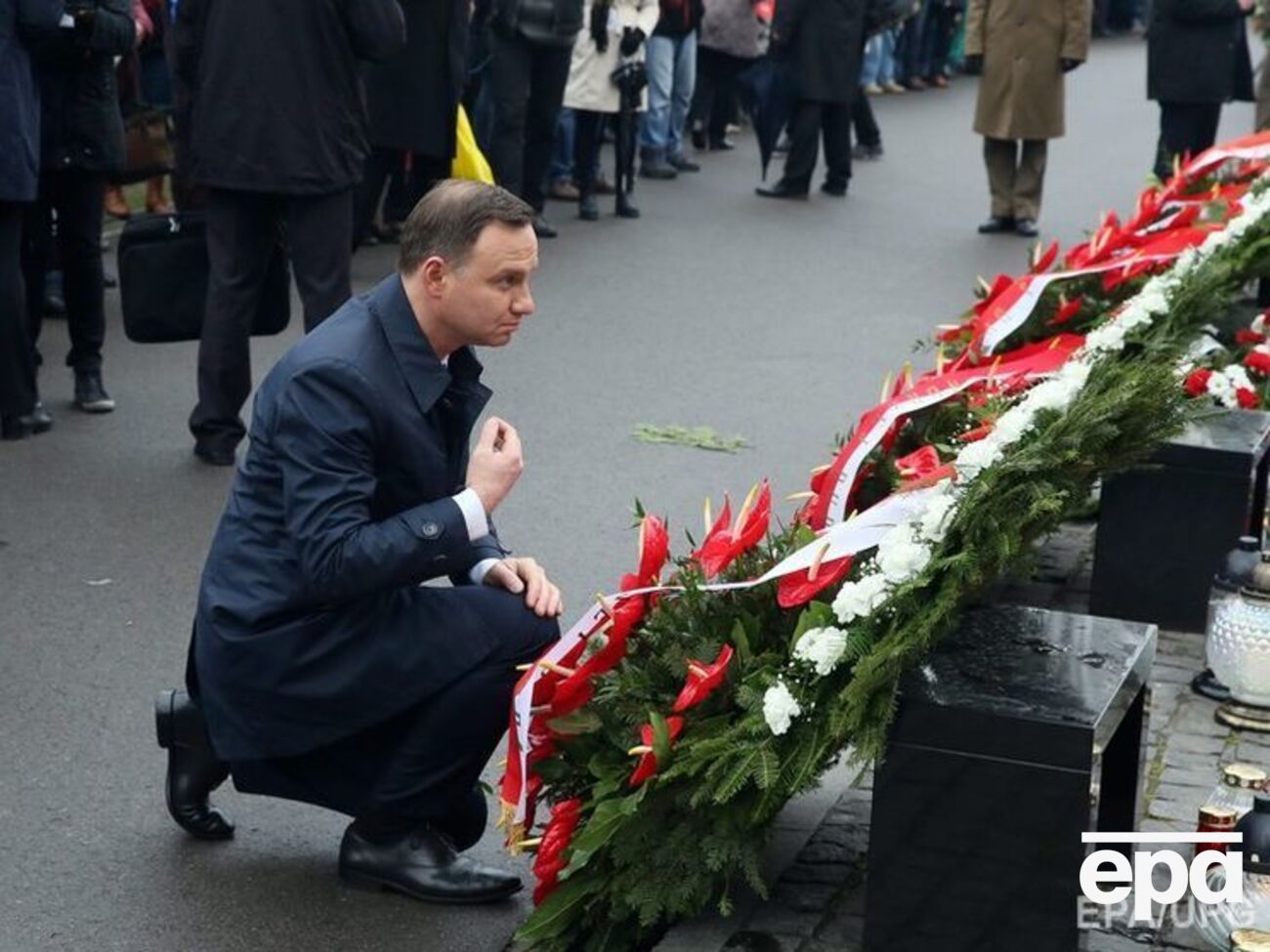 Президент Польши Анджей Дуда принял участие в молитве у могилы президентской четы – Леха и Марии Качиньских в Кракове