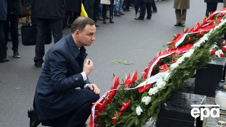 Президент Польши Анджей Дуда принял участие в молитве у могилы президентской четы – Леха и Марии Качиньских в Кракове