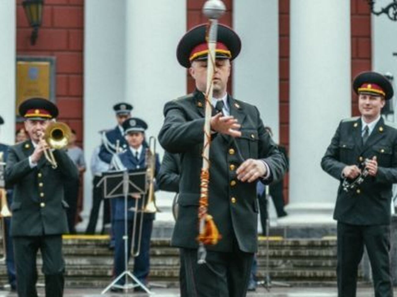 Оркестр Нацгвардии исполнил хит группы "Ленинград"