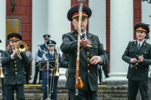 Оркестр Нацгвардии исполнил хит группы "Ленинград"