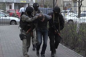 Мужчина жил в Украине по поддельному паспорту, "изменил внешность и даже рисунок отпечатков подушечек пальцев"