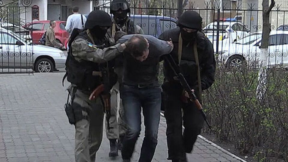 Мужчина жил в Украине по поддельному паспорту, "изменил внешность и даже рисунок отпечатков подушечек пальцев"