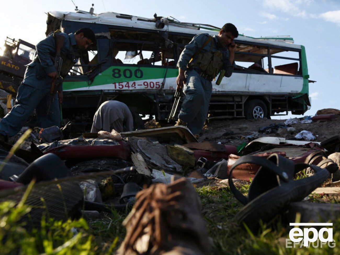 Взрыв разнес переднюю часть автобуса