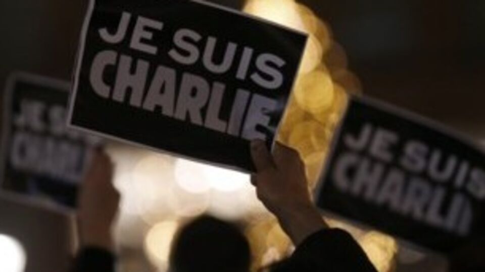 Механик грузового поезда выбросил в окно младшего коллегу