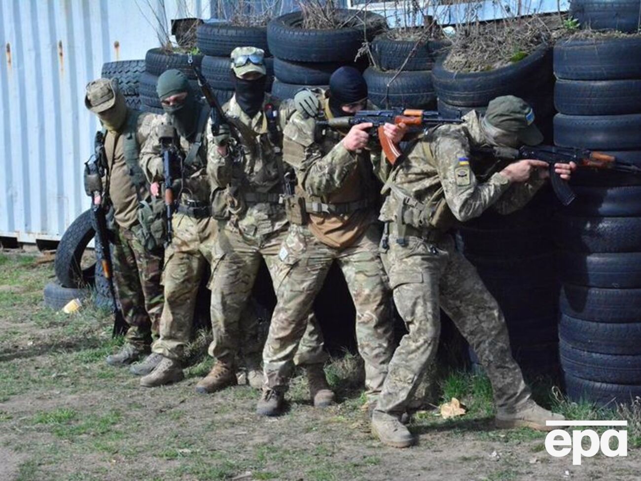 Бойцы проходят полугодовой курс подготовки под руководством военных инструкторов из стран НАТО