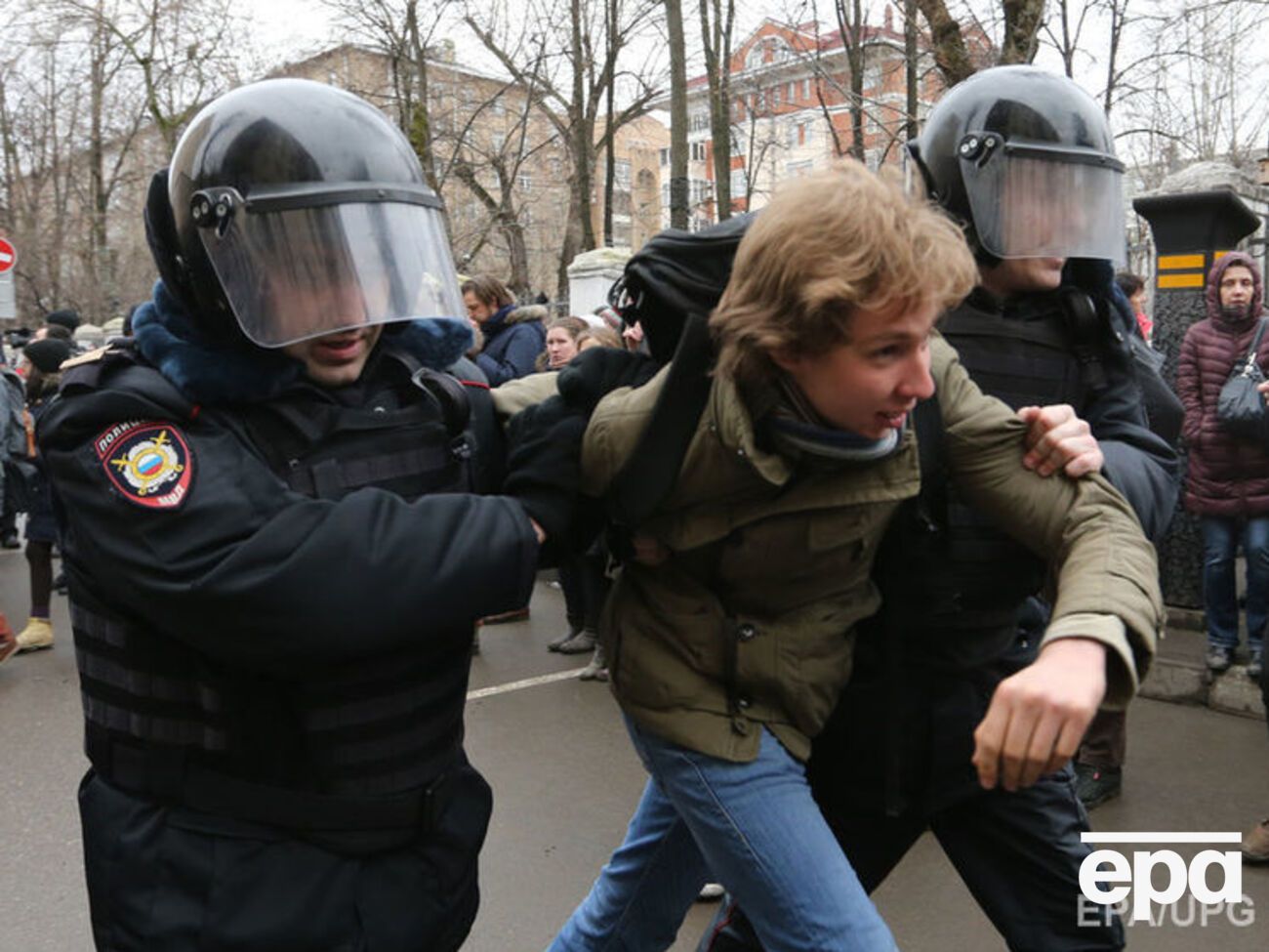 Нацгвардии РФ разрешат участвовать в "миротворческих операциях"