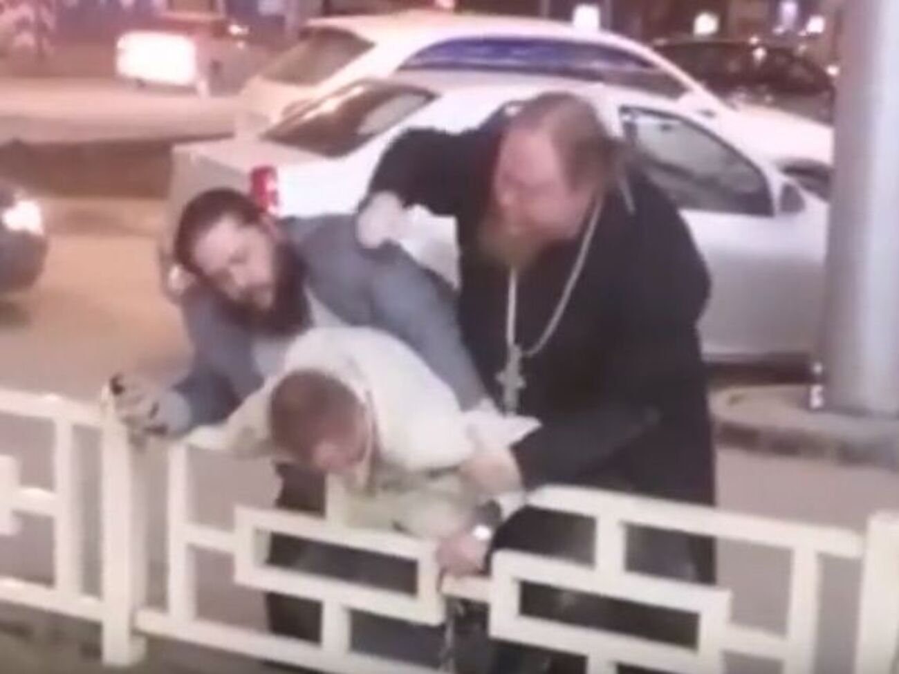 В России бывший священник подрался с автомобилистом