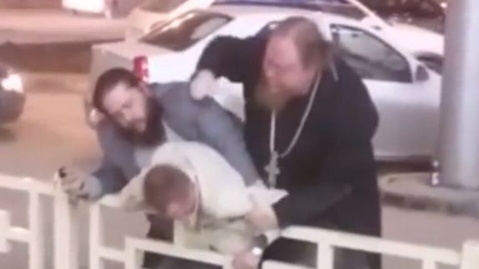 В России бывший священник подрался с автомобилистом
