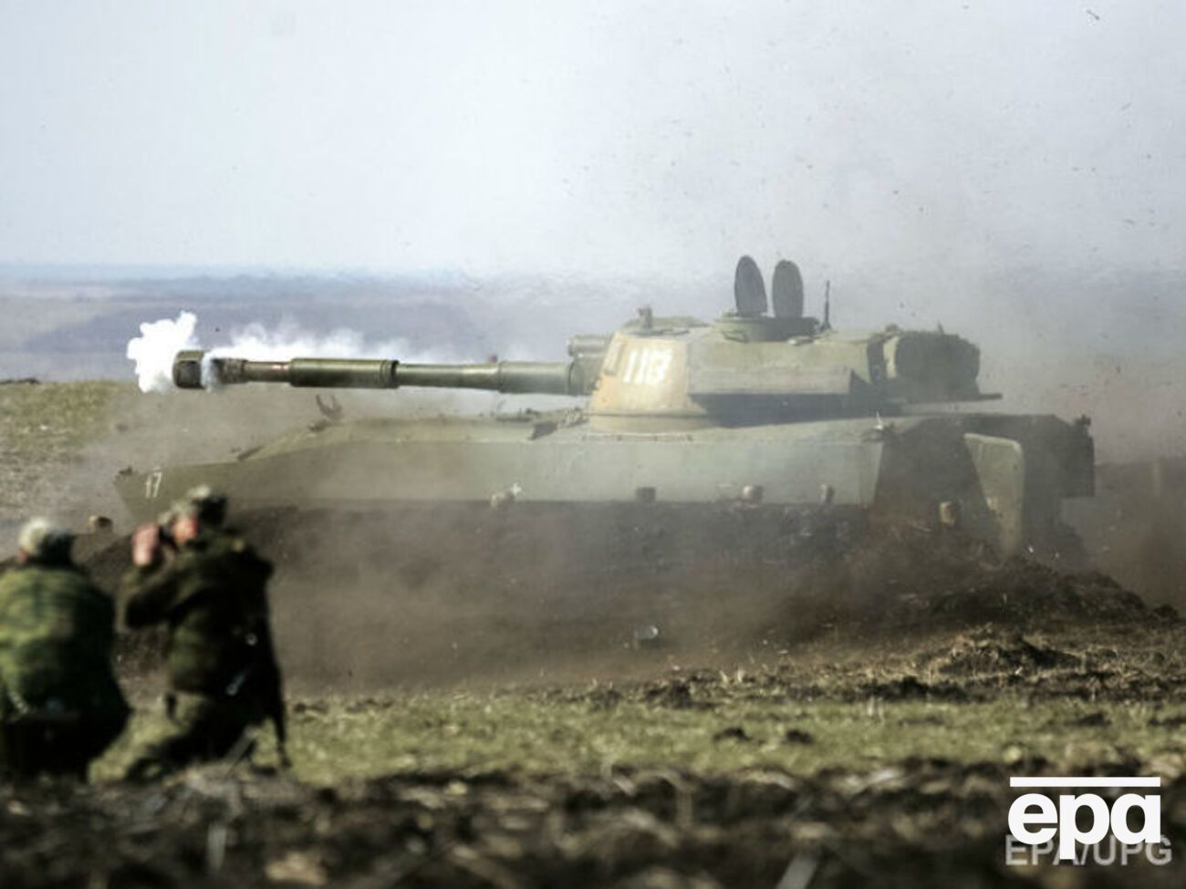 Украинская разведка: В Макеевке российские военнослужащие танкового батальона уговорили коллег из артиллерийского подразделения вывести из строя их танк под видом ошибки прицеливания