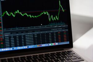 Нефть дорожает в преддверии переговоров о заморозке объемов добычи