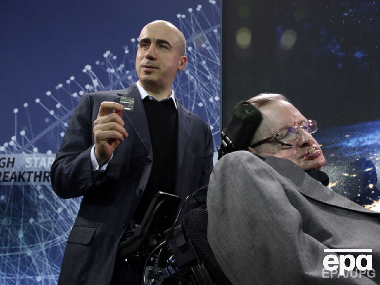 Мильнер и Хокинг продемонстрировали размер космического аппарата для полета к созвездию Центавра