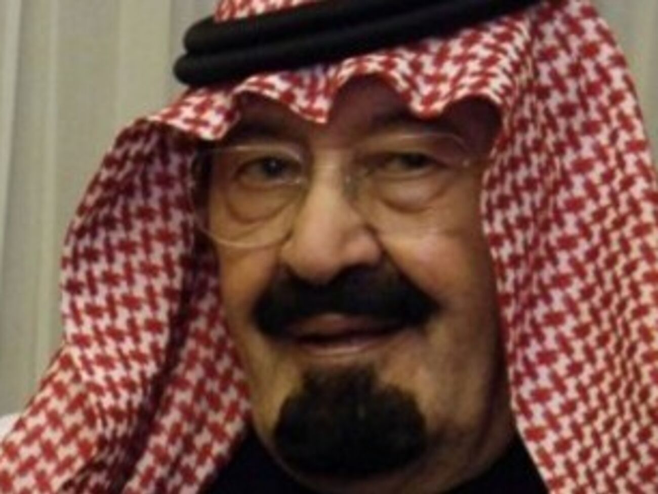 Посадка вертолета заняла не более пяти минут, однако этого было достаточно для образования затора на дороге