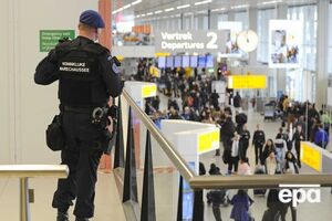 Полиция в аэропорту Амстердама