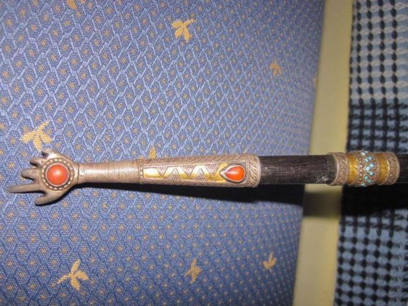 Посох, возможно, представляет культурную и историческую ценность