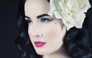 Дита фон Тиз представила собственную чулочную линию