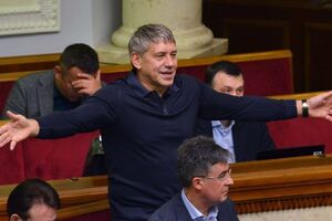 Насалик с 1998 по 2005 год был главой парламентского подкомитета по вопросам нефтяной промышленности и нефтеобеспечения