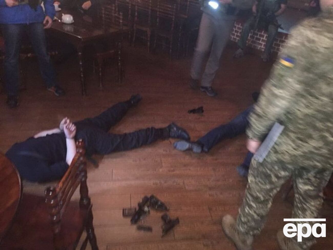 СБУ за взятку задержала двух спецназовцев полиции