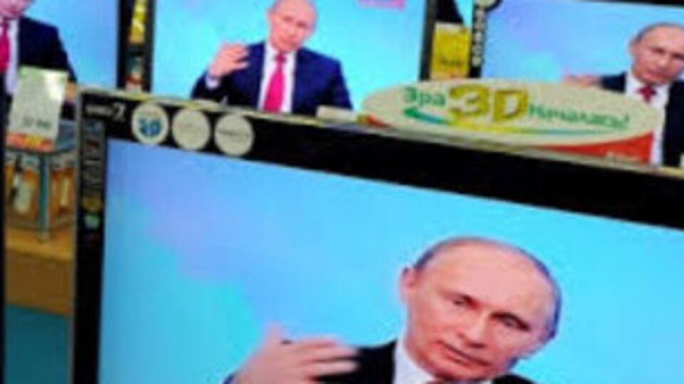 Яценюк покинул зал заседаний под аплодисменты