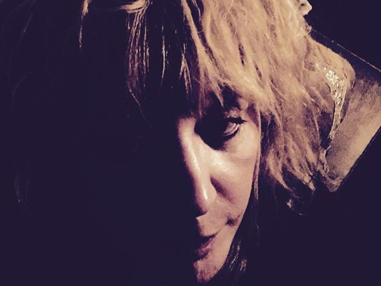 Пугачева:&nbsp;Мне 17 лет. Привели на студию, записать песню "Робот". Страшно, аж жуть!