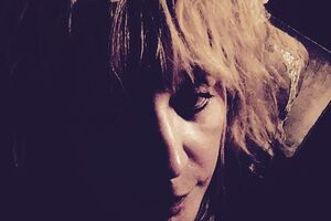 Пугачева: Мне 17 лет. Привели на студию, записать песню "Робот". Страшно, аж жуть!